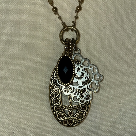 THREE CHARMS VINTAGE NECKLACE. - Picture 4 of 10